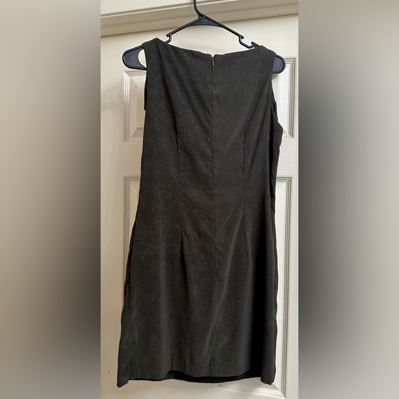 Beautiful and Comfortable Elegant Sun Dress. Velvet-like durable & tailored fit. - Picture 2 of 3